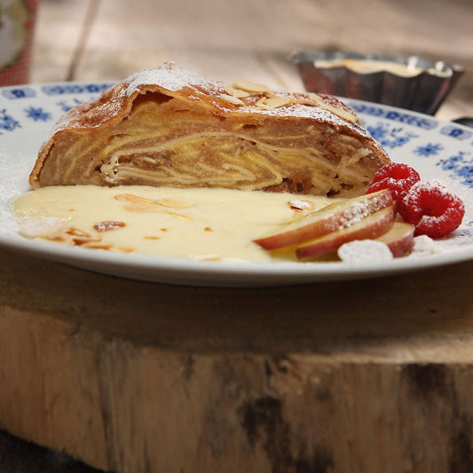 Apfelstrudel mit Vanillesauce