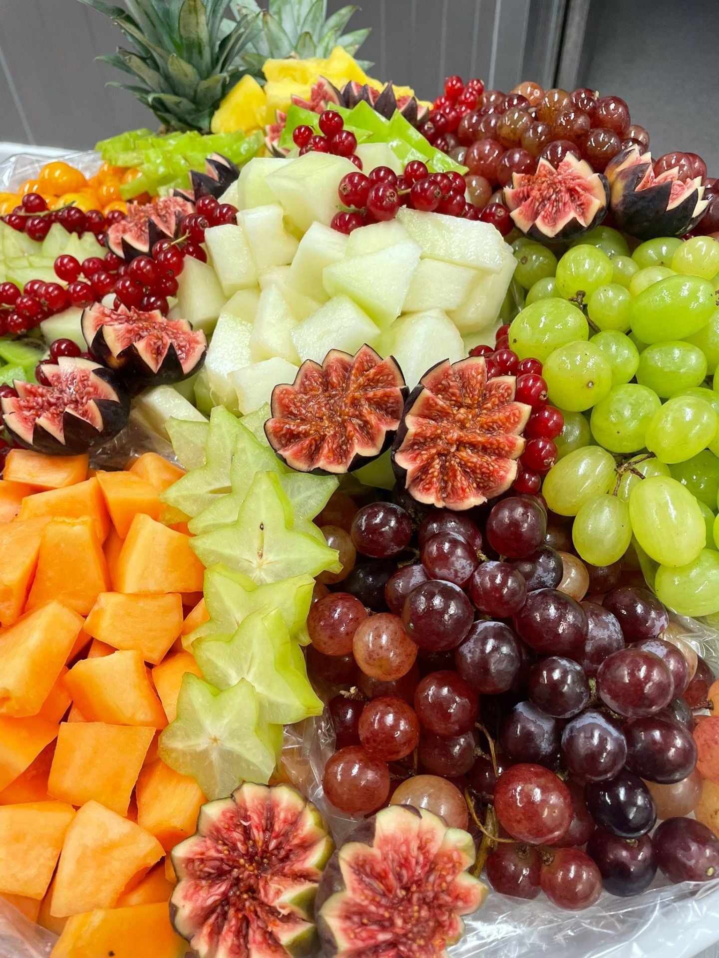 Obstplatte mit frischem Obst der Saison für 10 Personen