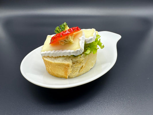 Canapé mit feinem Käse